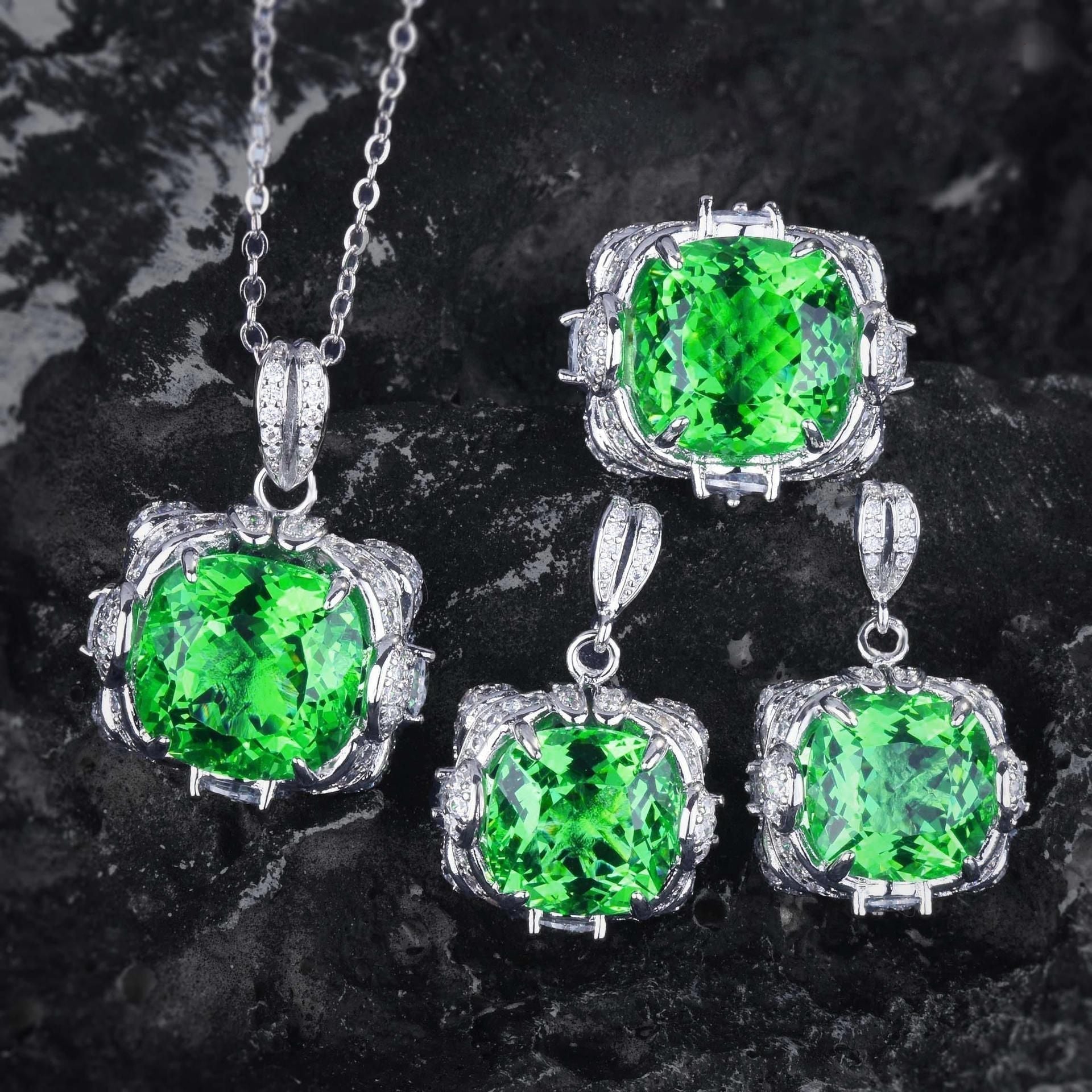 Velora Thandrelle Grüner Satz | White Gold